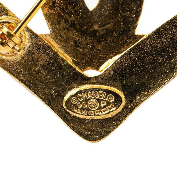 CHANEL Vintage Gold Logo Brooch - Picture 4 of 5
